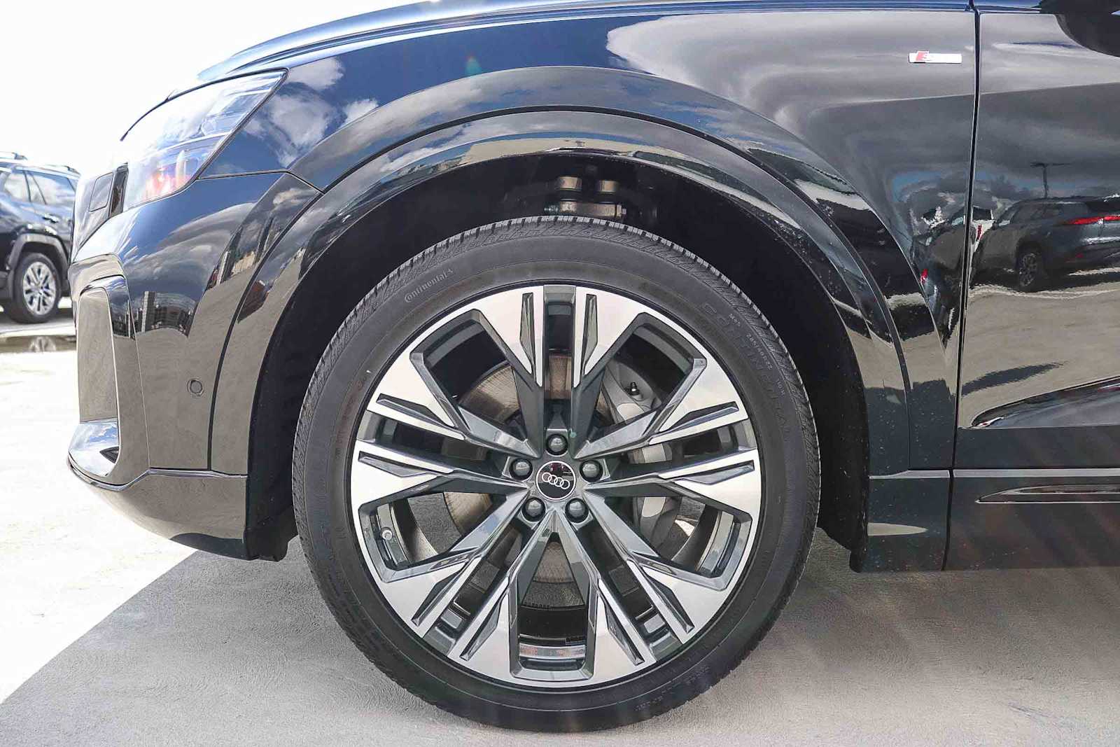 Thumbnail: 2026 Audi Q8 - 14