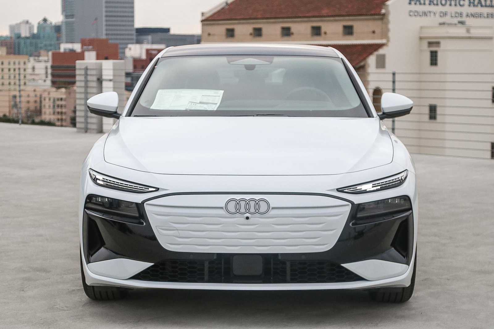 Thumbnail: 2025 Audi e-tron - 2