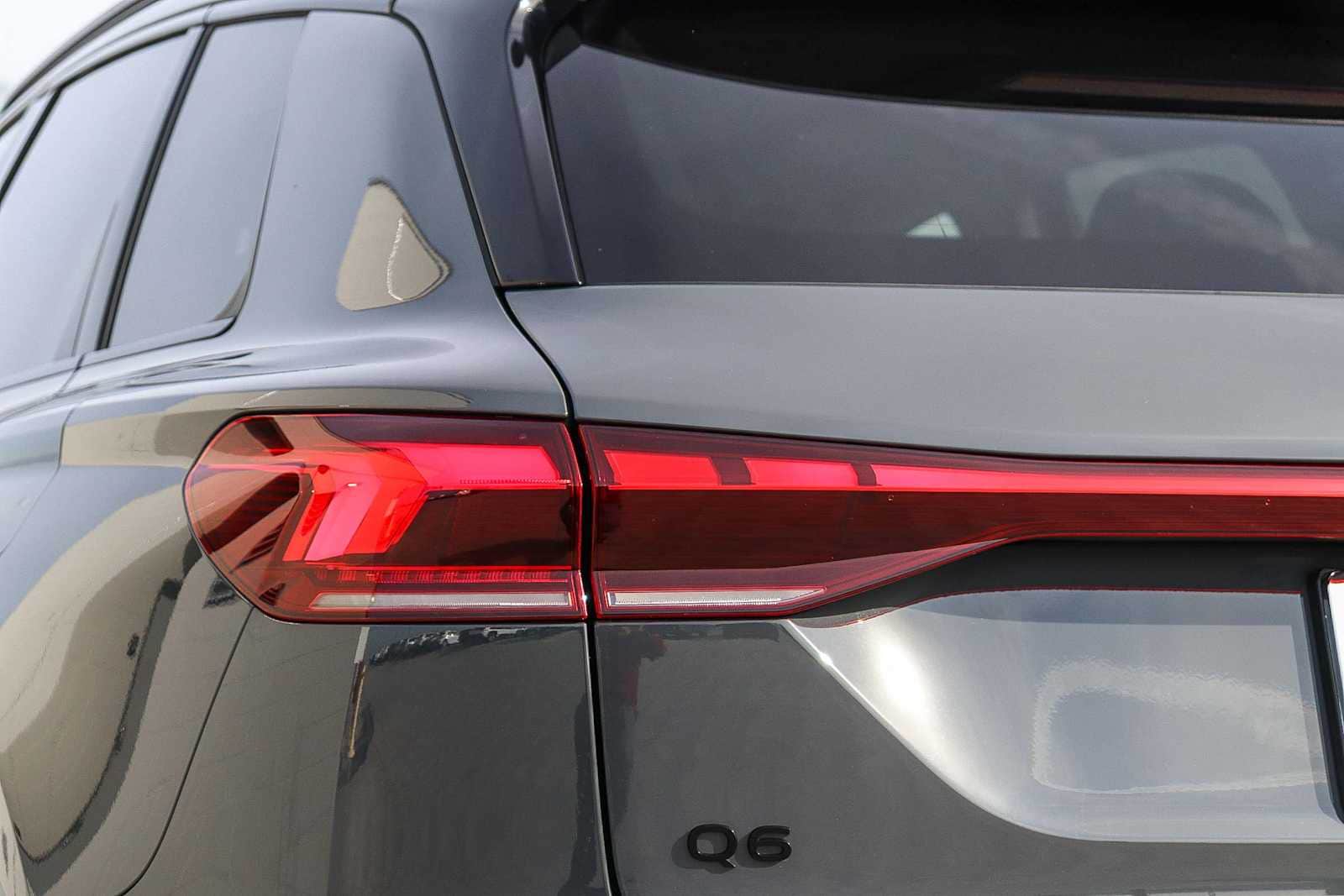 Thumbnail: 2025 Audi Q6 e-tron - 12