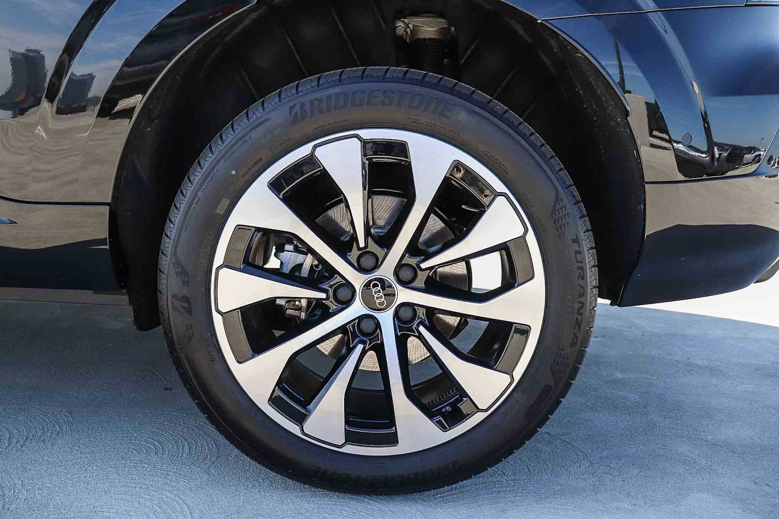 Thumbnail: 2026 Audi Q3 - 13