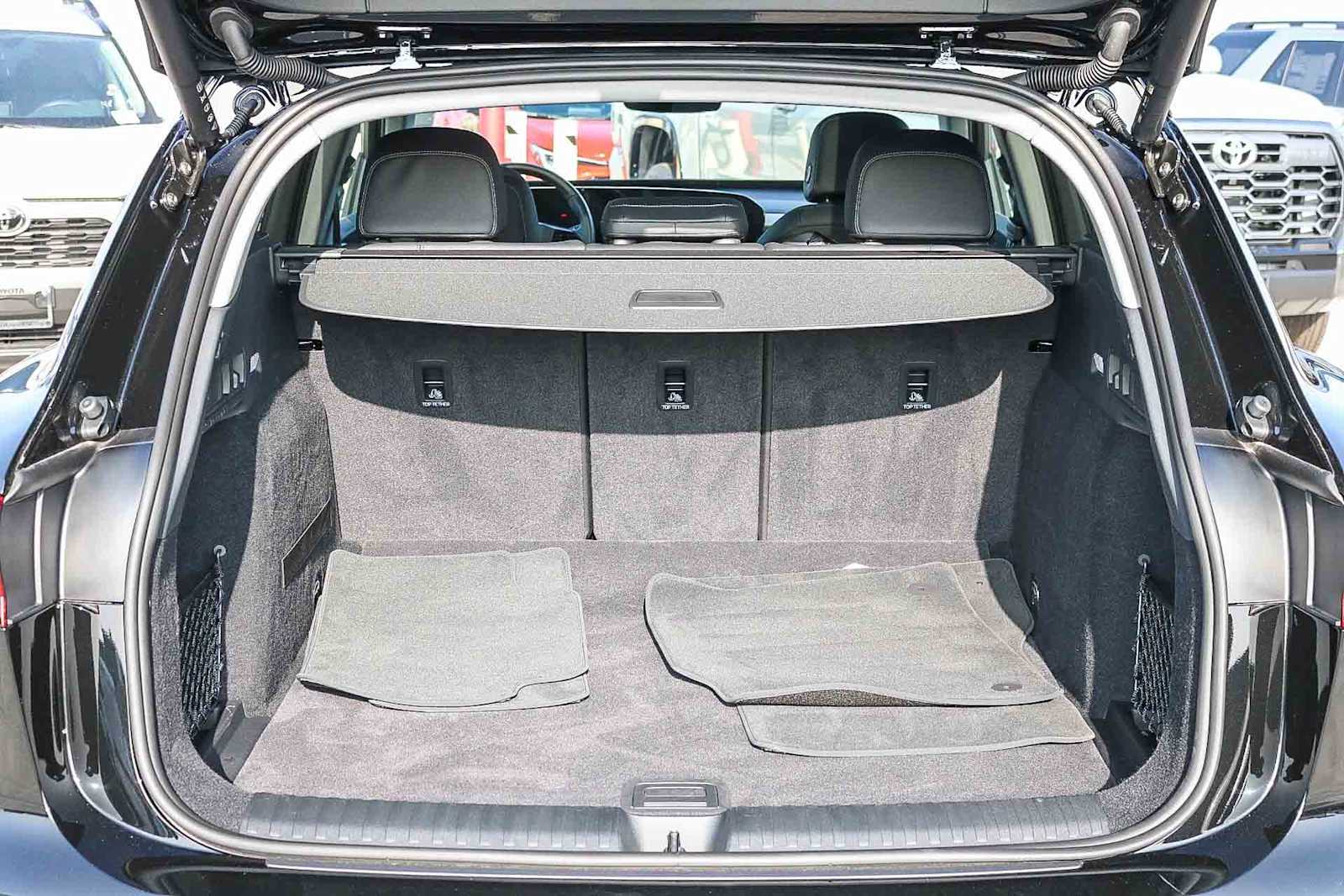 Thumbnail: 2025 Audi Q6 e-tron - 40