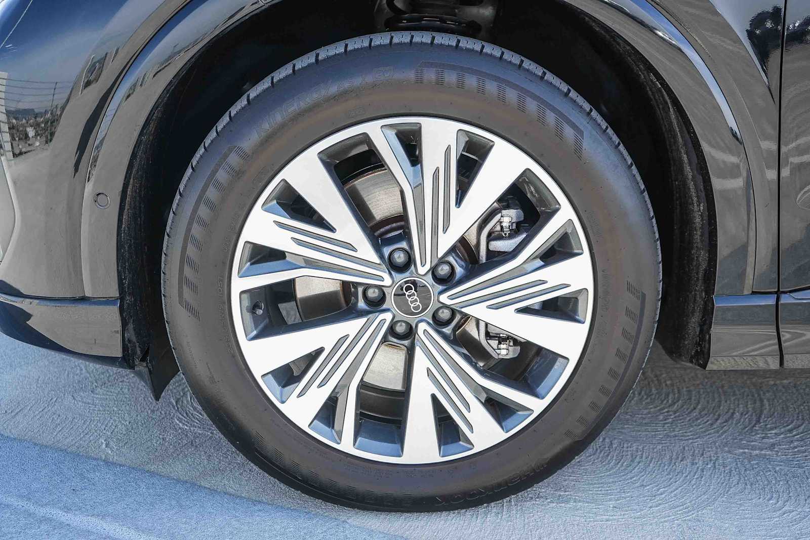 Thumbnail: 2023 Audi Q4 e-tron - 14