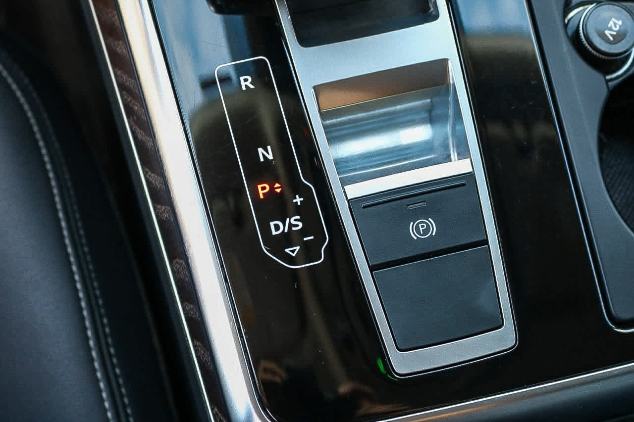 Thumbnail: 2022 Audi Q8 - 28