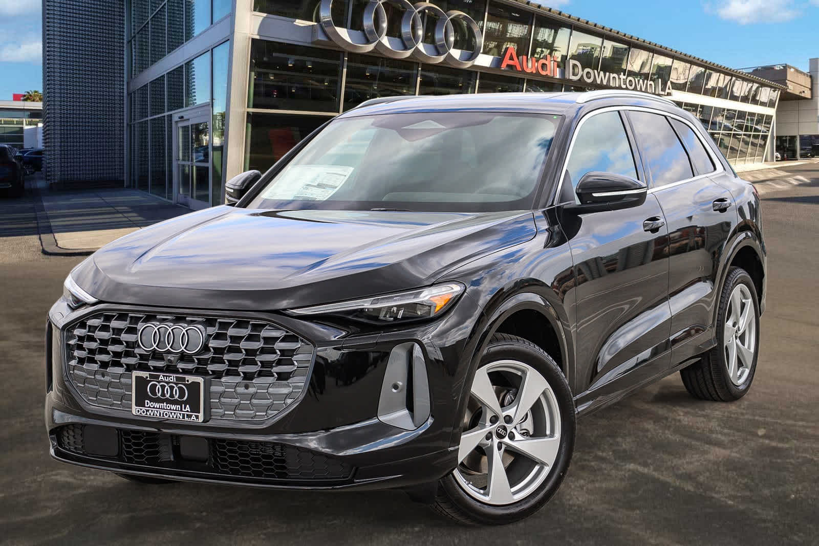 Thumbnail: 2025 Audi Q5 - 1