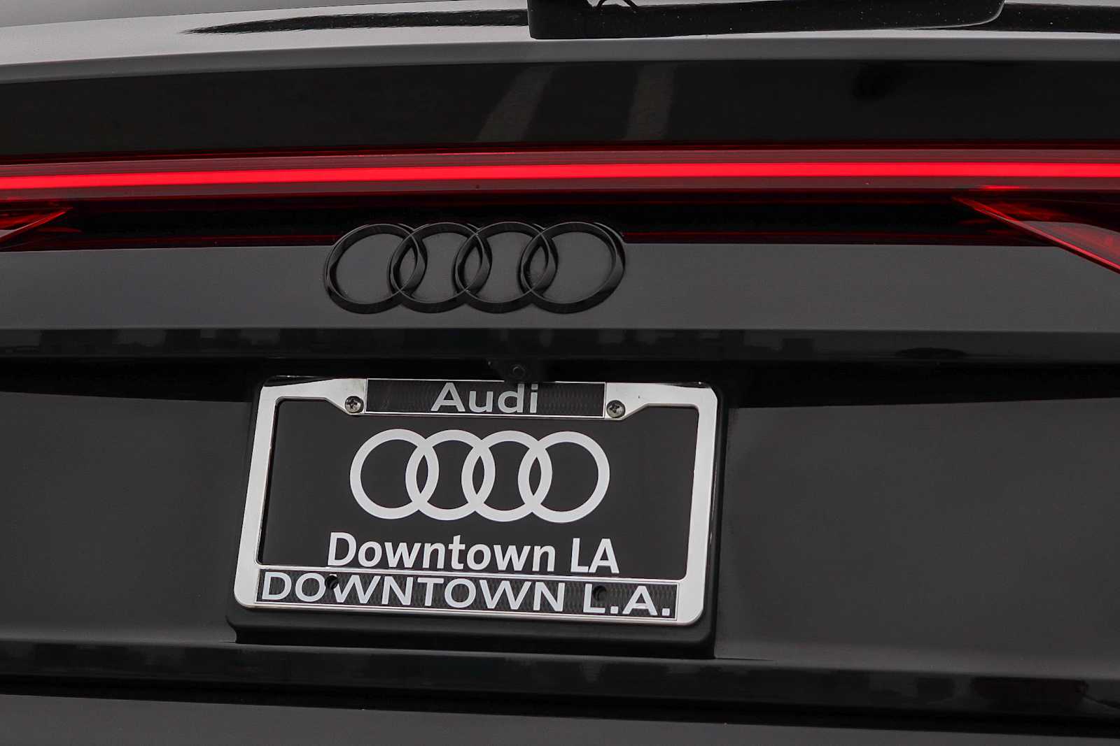 Thumbnail: 2023 Audi Q8 - 11