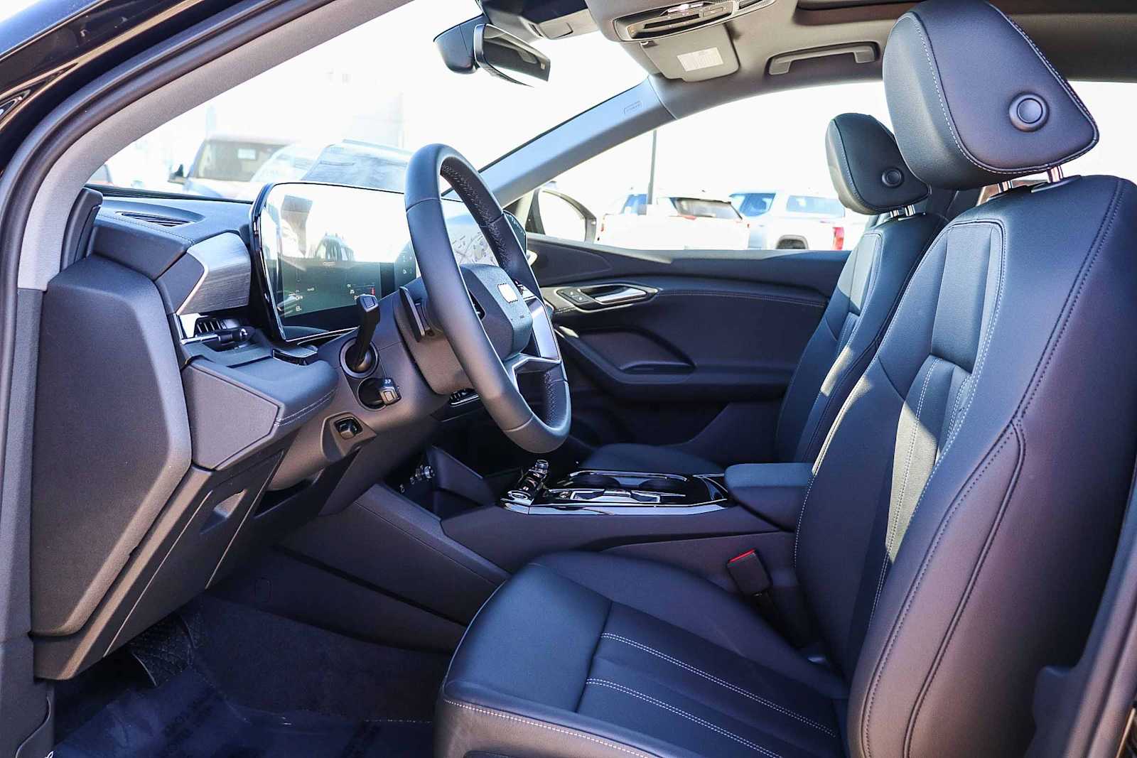 Thumbnail: 2025 Audi Q6 e-tron - 22