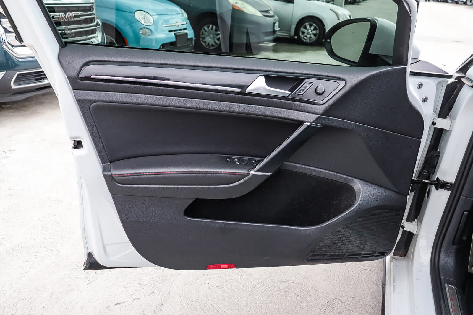 Thumbnail: 2017 Volkswagen Golf - 30