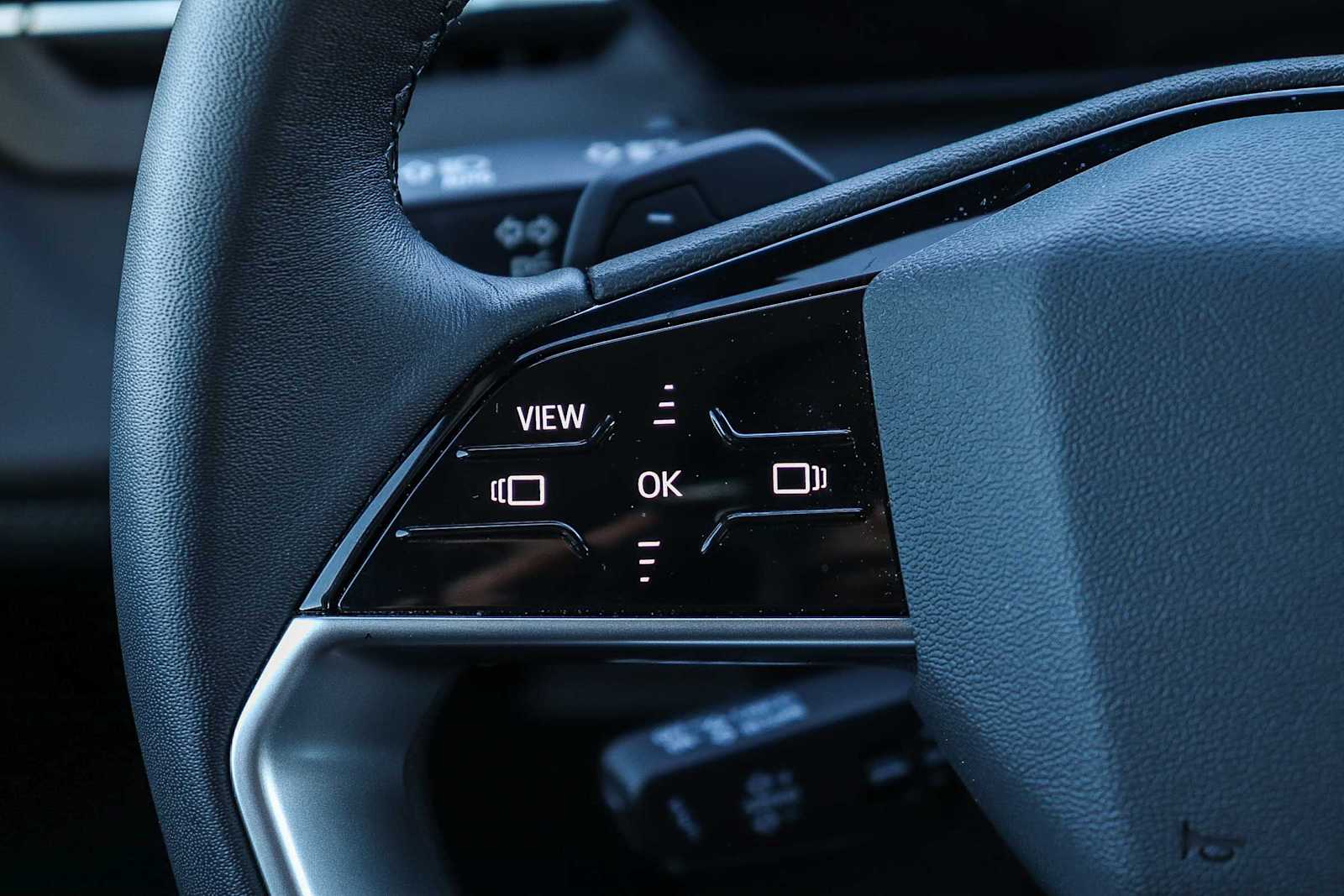 Thumbnail: 2025 Audi Q6 e-tron - 17