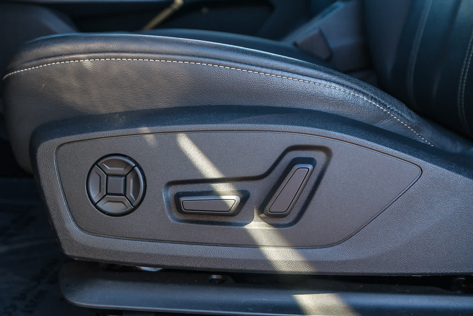 Thumbnail: 2023 Audi Q4 e-tron - 19