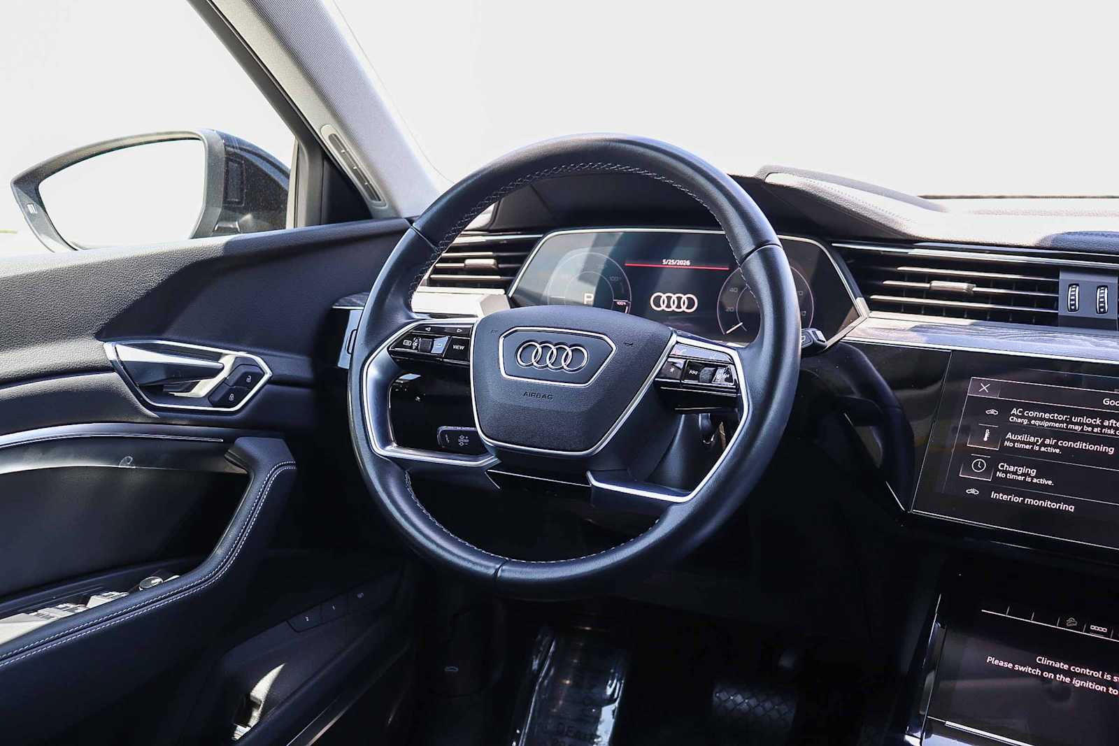 Thumbnail: 2023 Audi e-tron - 21