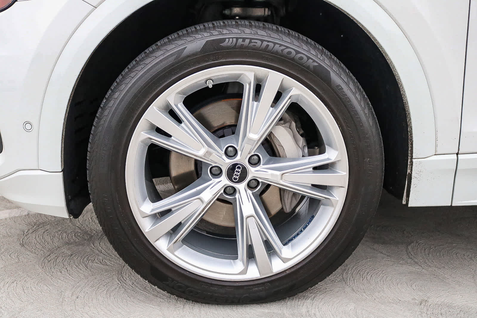 Thumbnail: 2023 Audi Q8 - 14