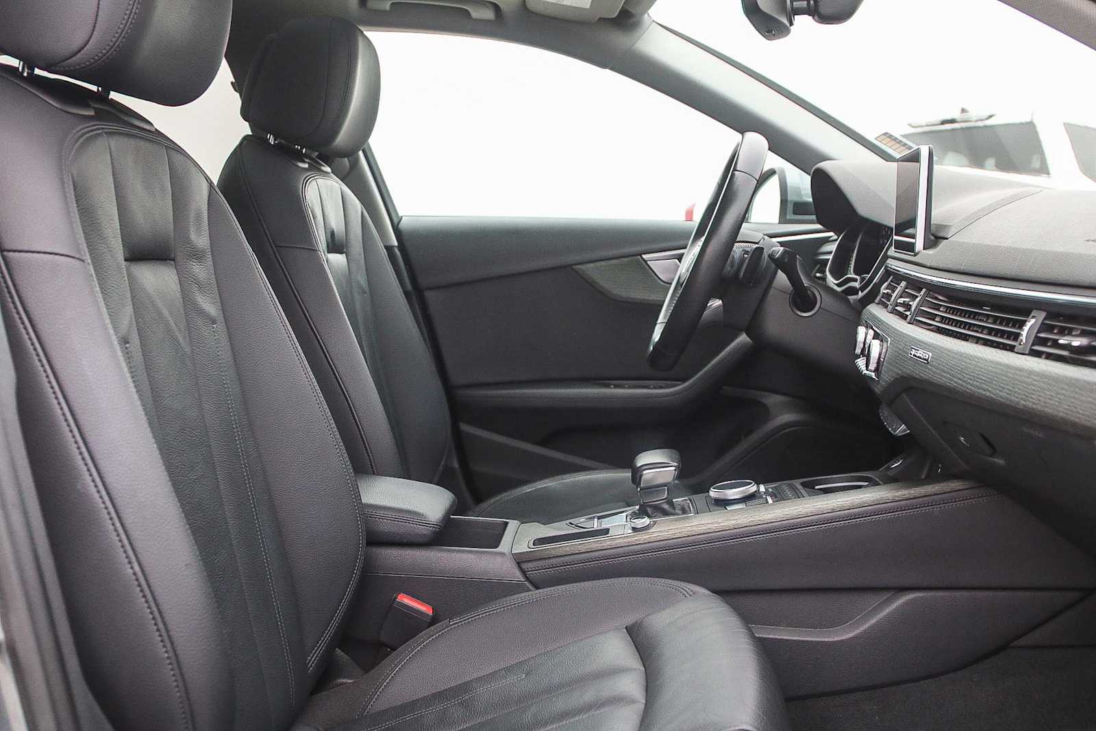 Thumbnail: 2019 Audi A4 - 18