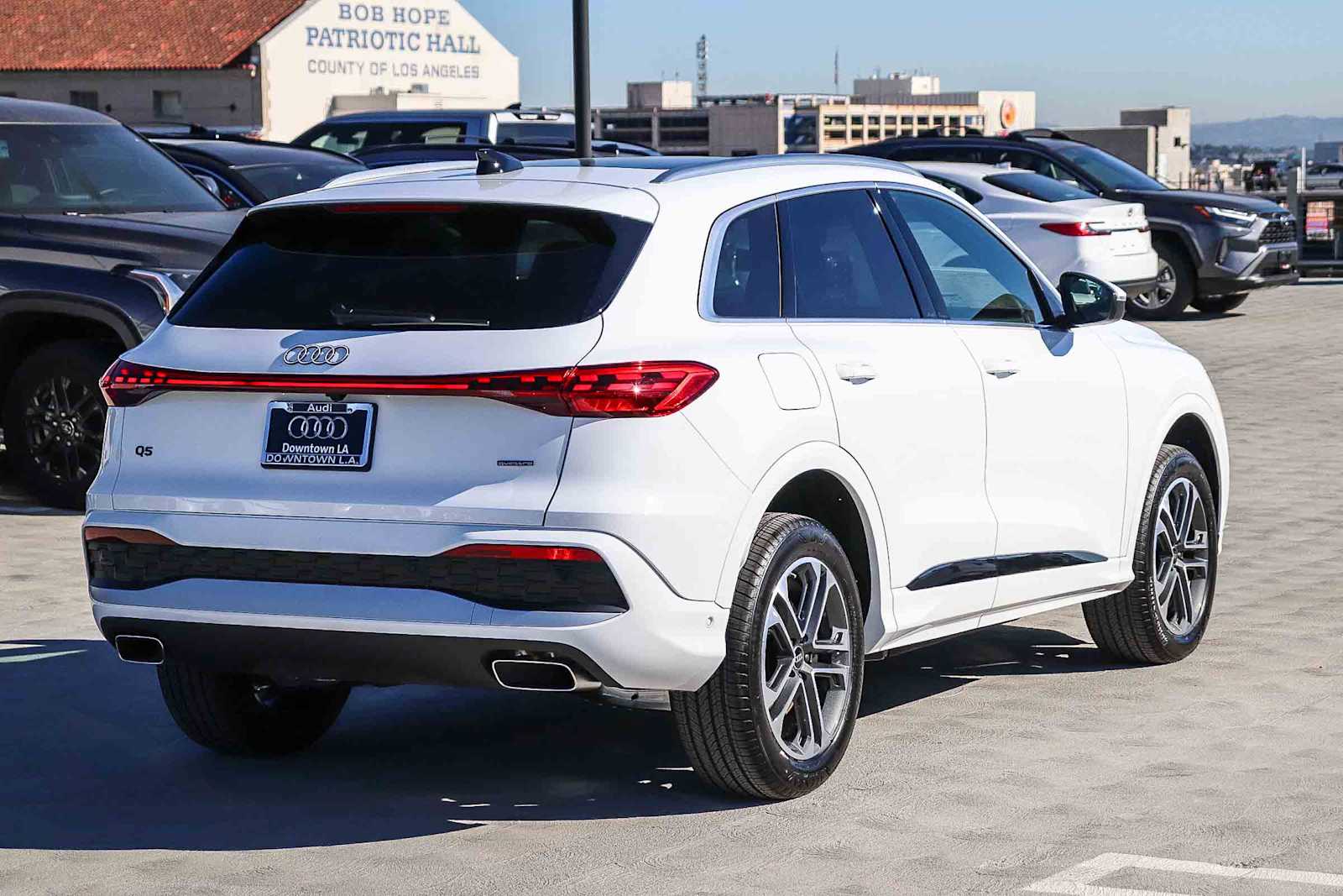 Thumbnail: 2025 Audi Q5 - 4