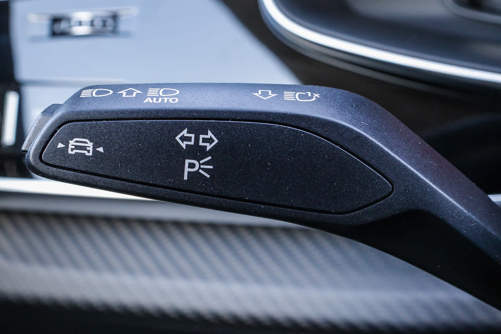 Thumbnail: 2025 Audi RS Q8 - 28