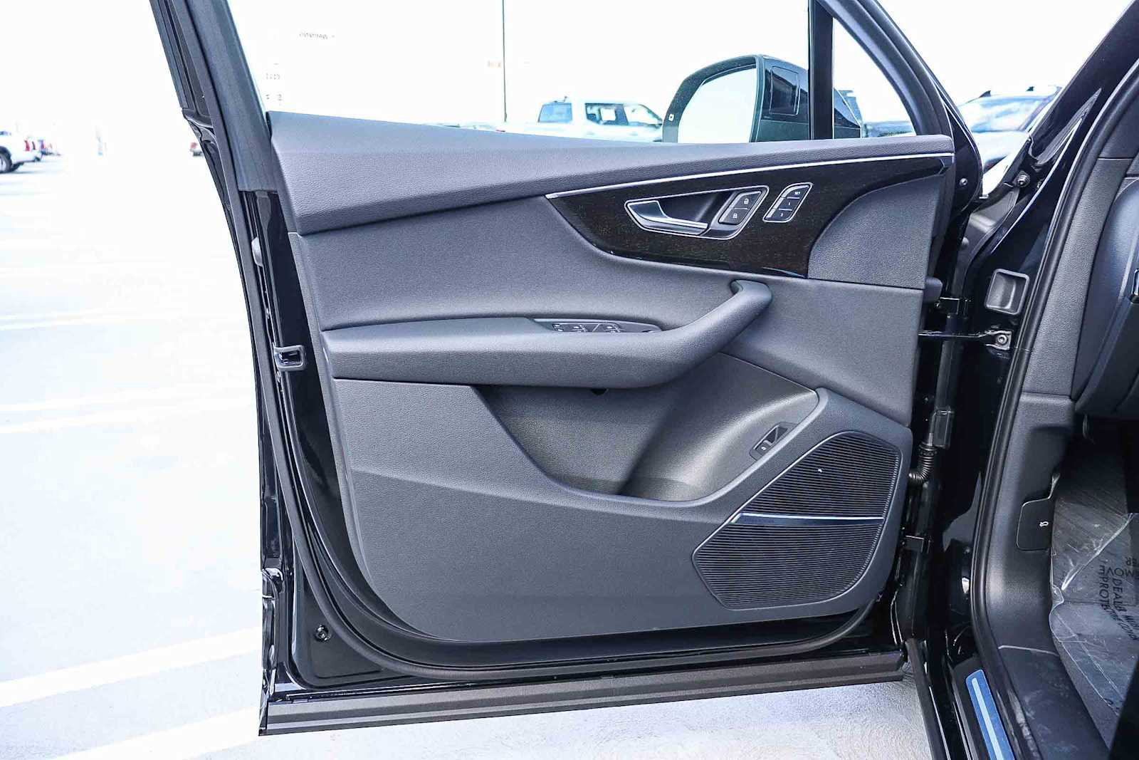 Thumbnail: 2026 Audi Q7 - 30