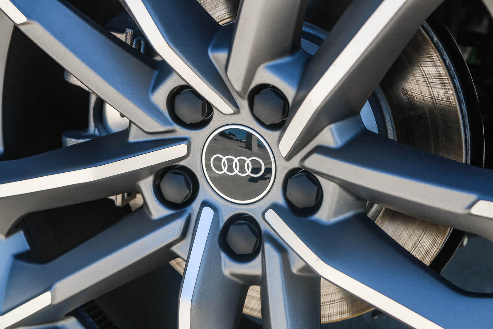 Thumbnail: 2025 Audi Q3 - 16