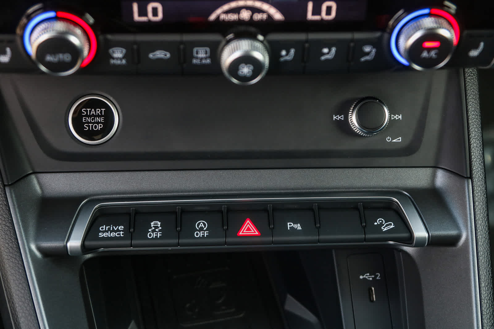 Thumbnail: 2025 Audi Q3 - 27