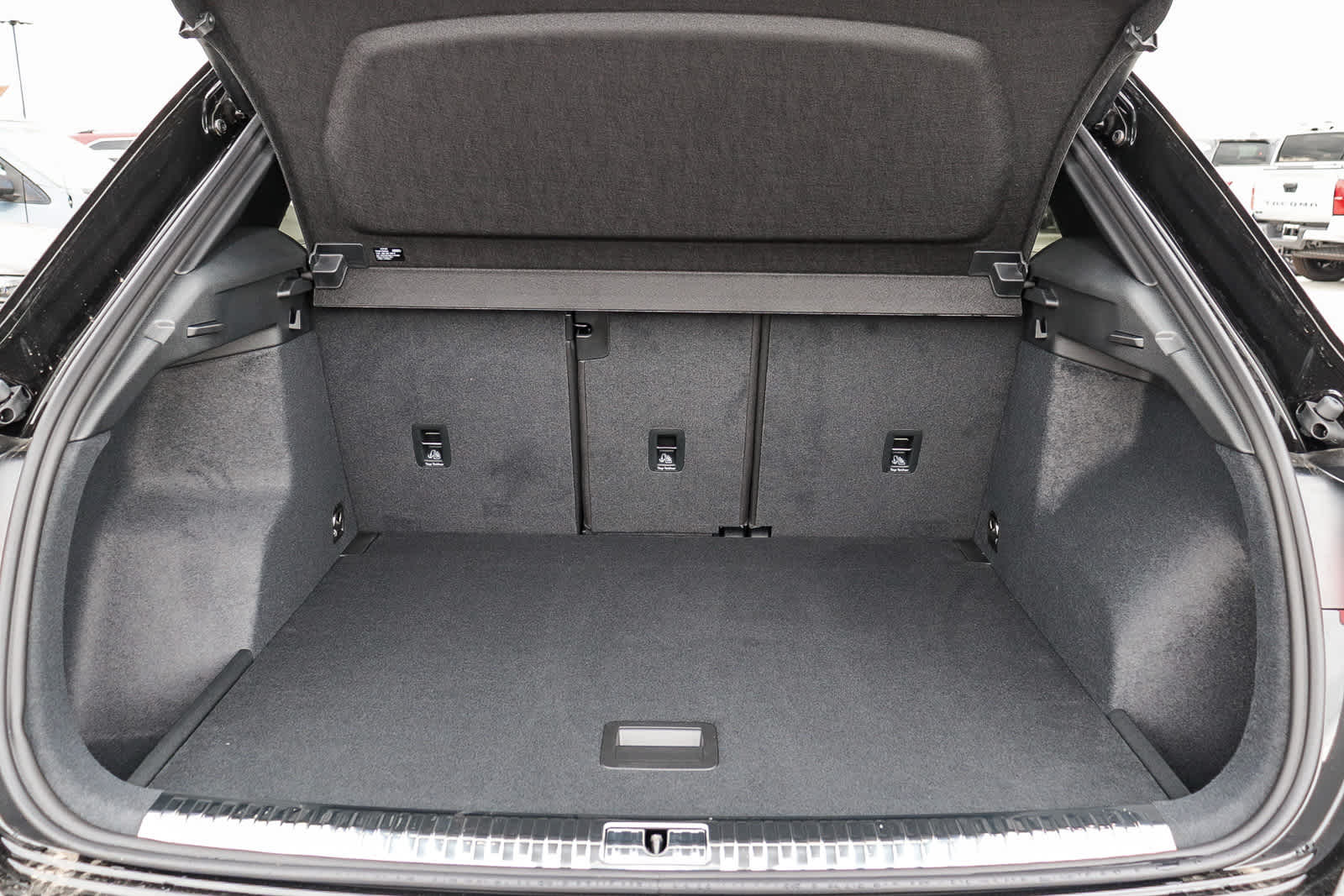 Thumbnail: 2025 Audi Q3 - 37