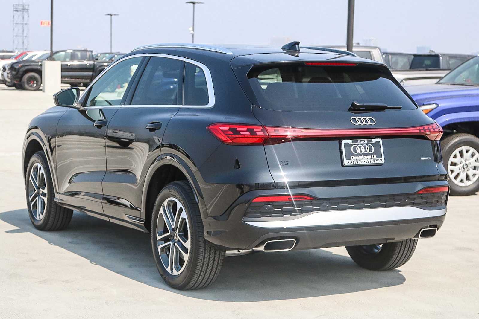 Thumbnail: 2025 Audi Q5 - 8
