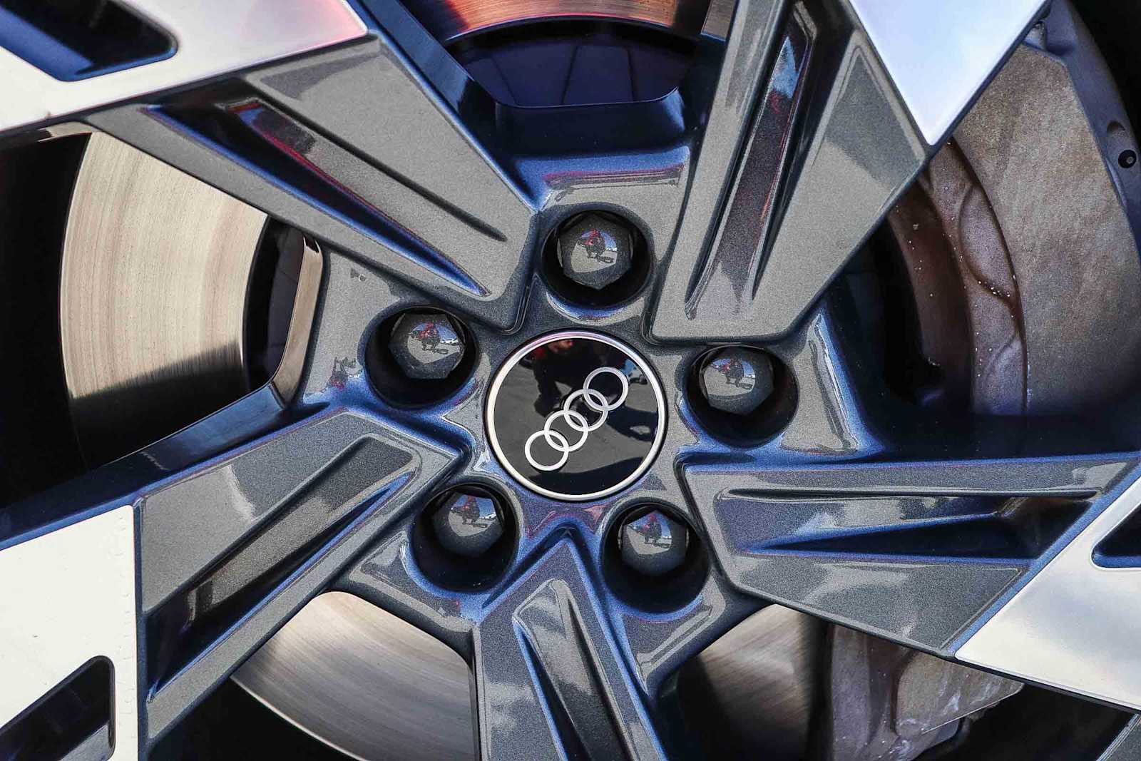 Thumbnail: 2022 Audi e-tron - 15