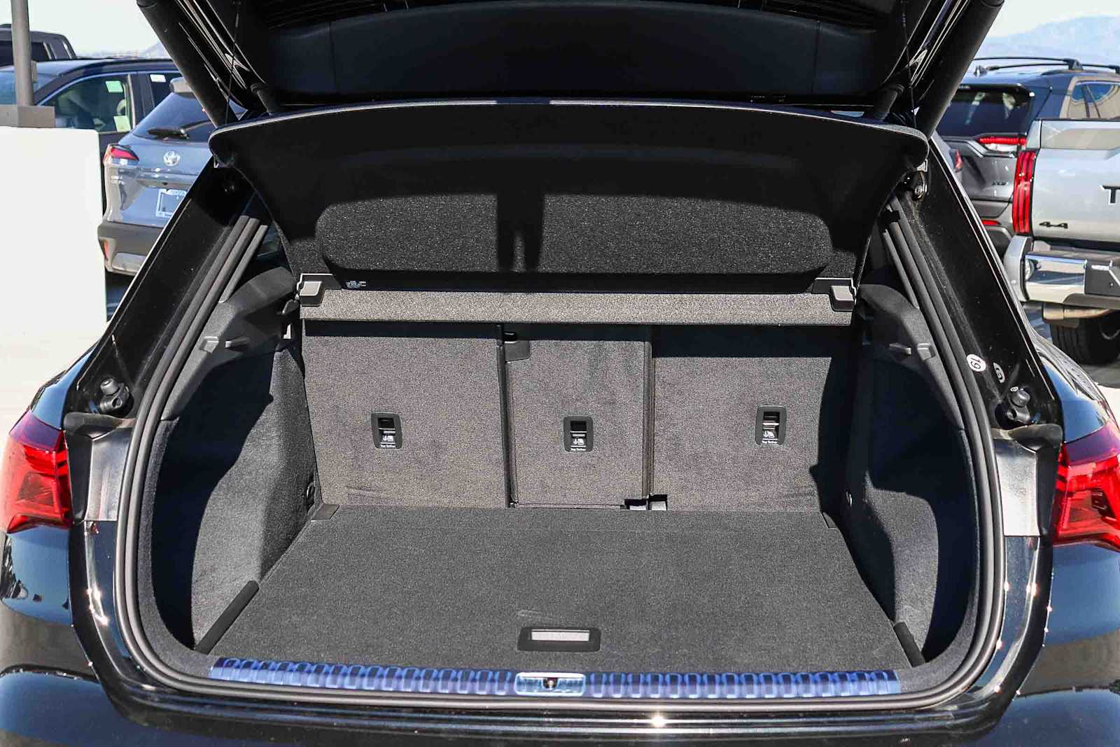 Thumbnail: 2025 Audi Q3 - 38