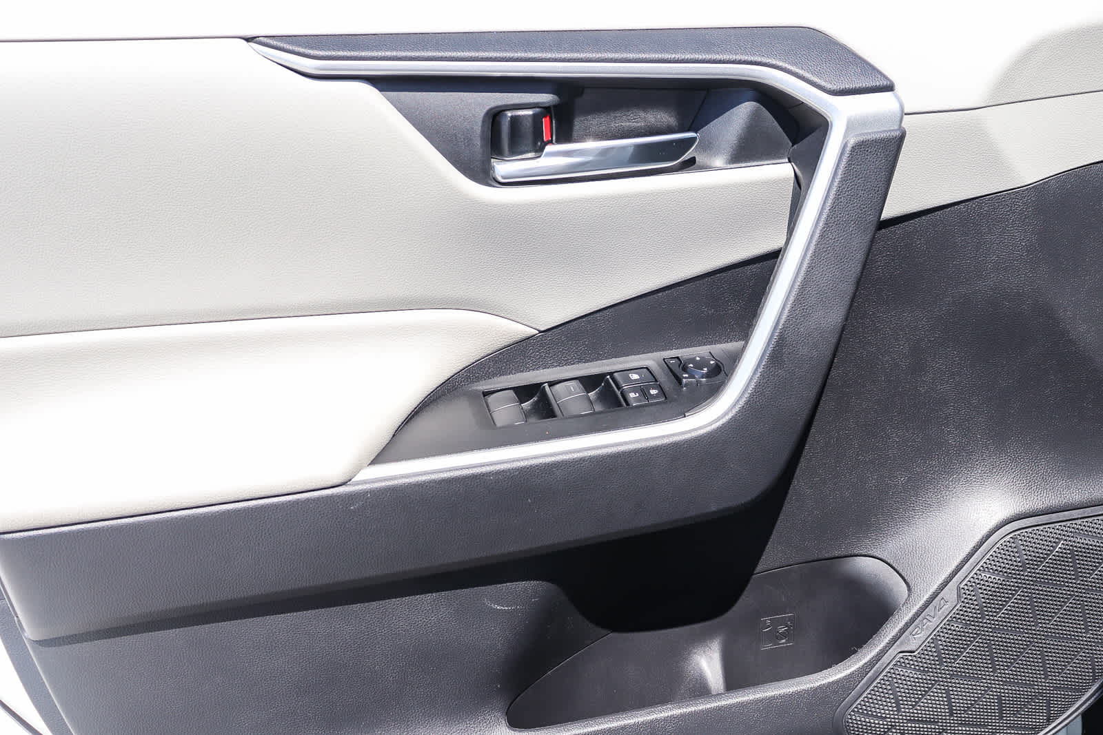 Thumbnail: 2021 Toyota RAV4 - 24