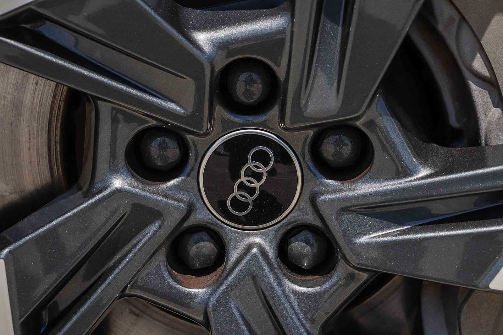 Thumbnail: 2023 Audi e-tron - 15