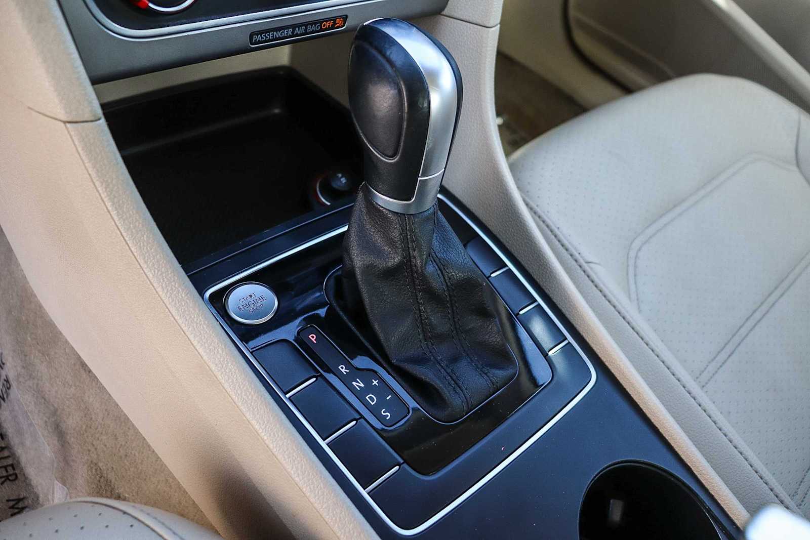 Thumbnail: 2015 Volkswagen Passat - 24