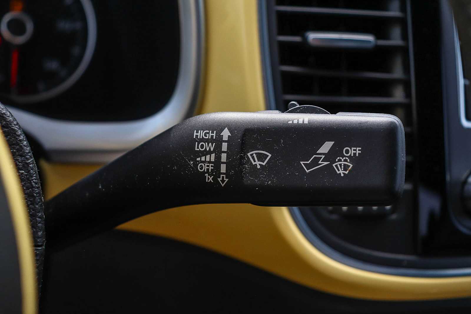 Thumbnail: 2012 Volkswagen Beetle - 31