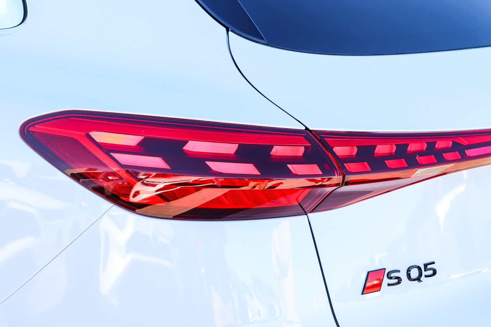 Thumbnail: 2025 Audi SQ5 - 12