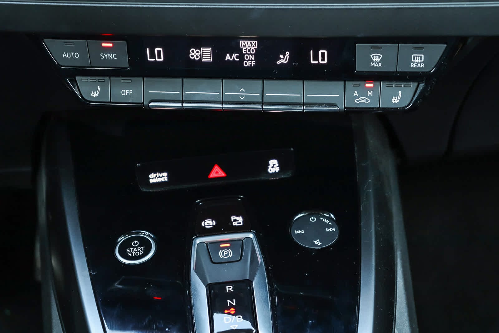 Thumbnail: 2023 Audi Q4 e-tron - 17