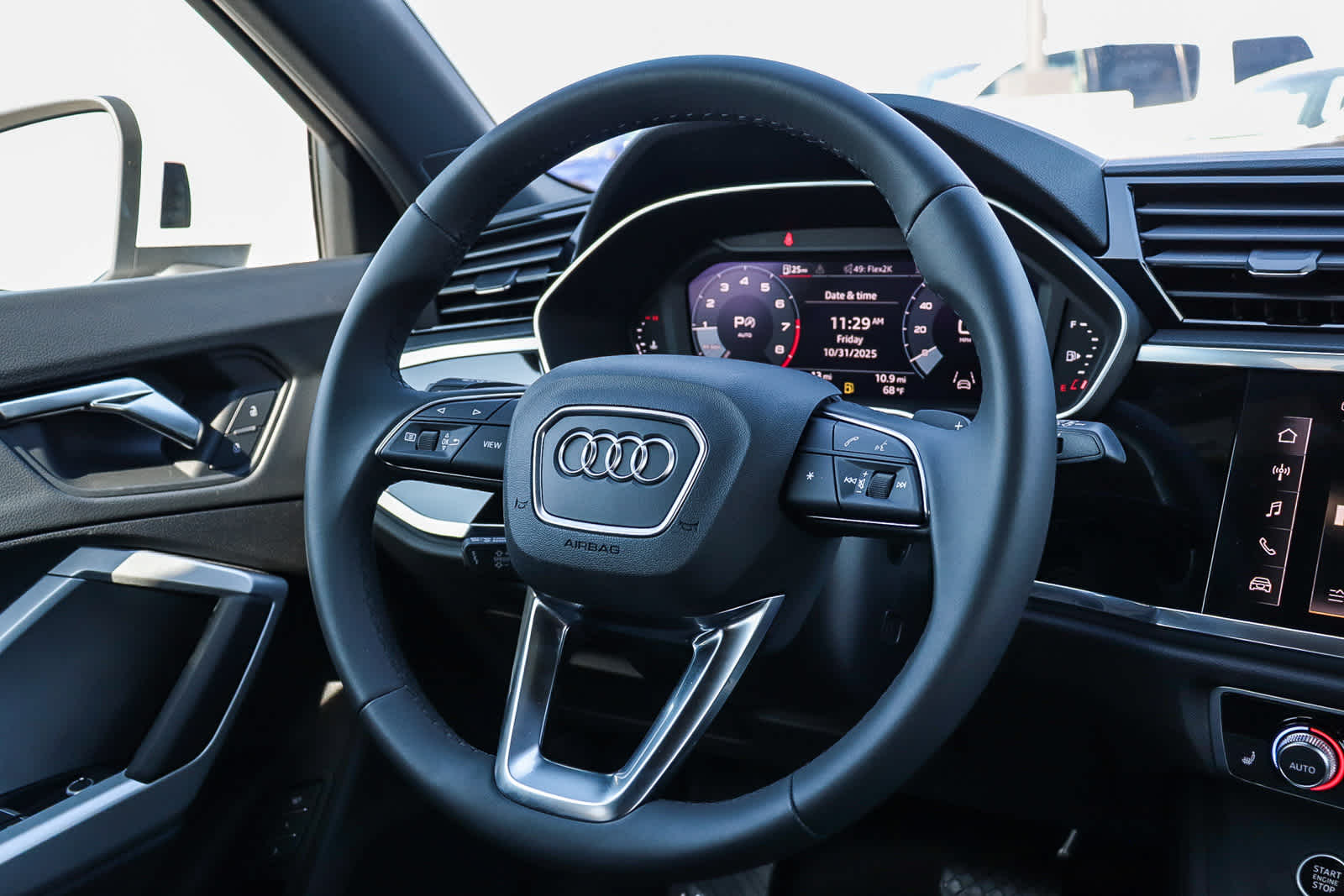 Thumbnail: 2025 Audi Q3 - 21