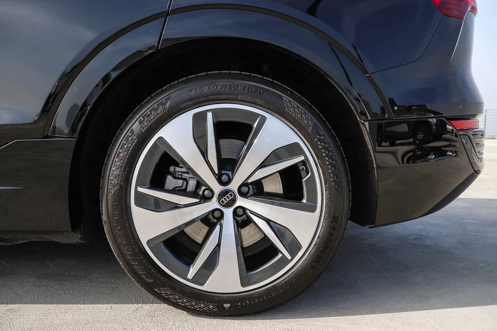 Thumbnail: 2024 Audi Q8 e-tron - 13