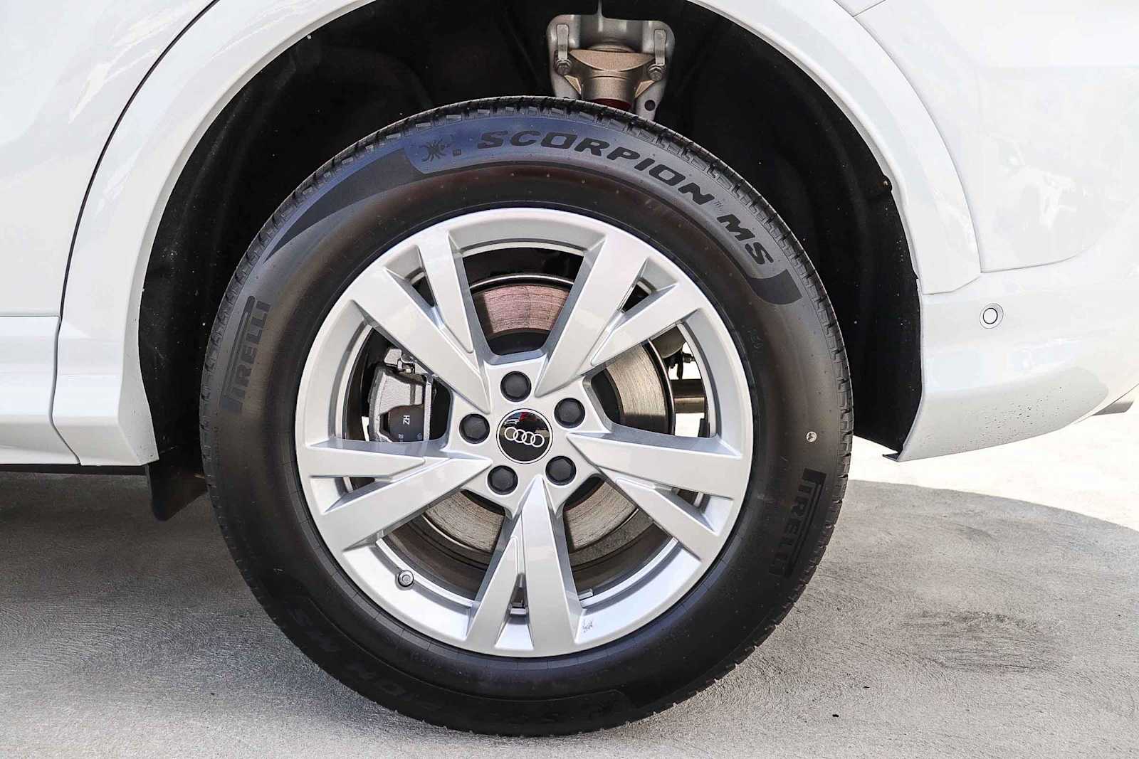 Thumbnail: 2025 Audi Q5 - 13