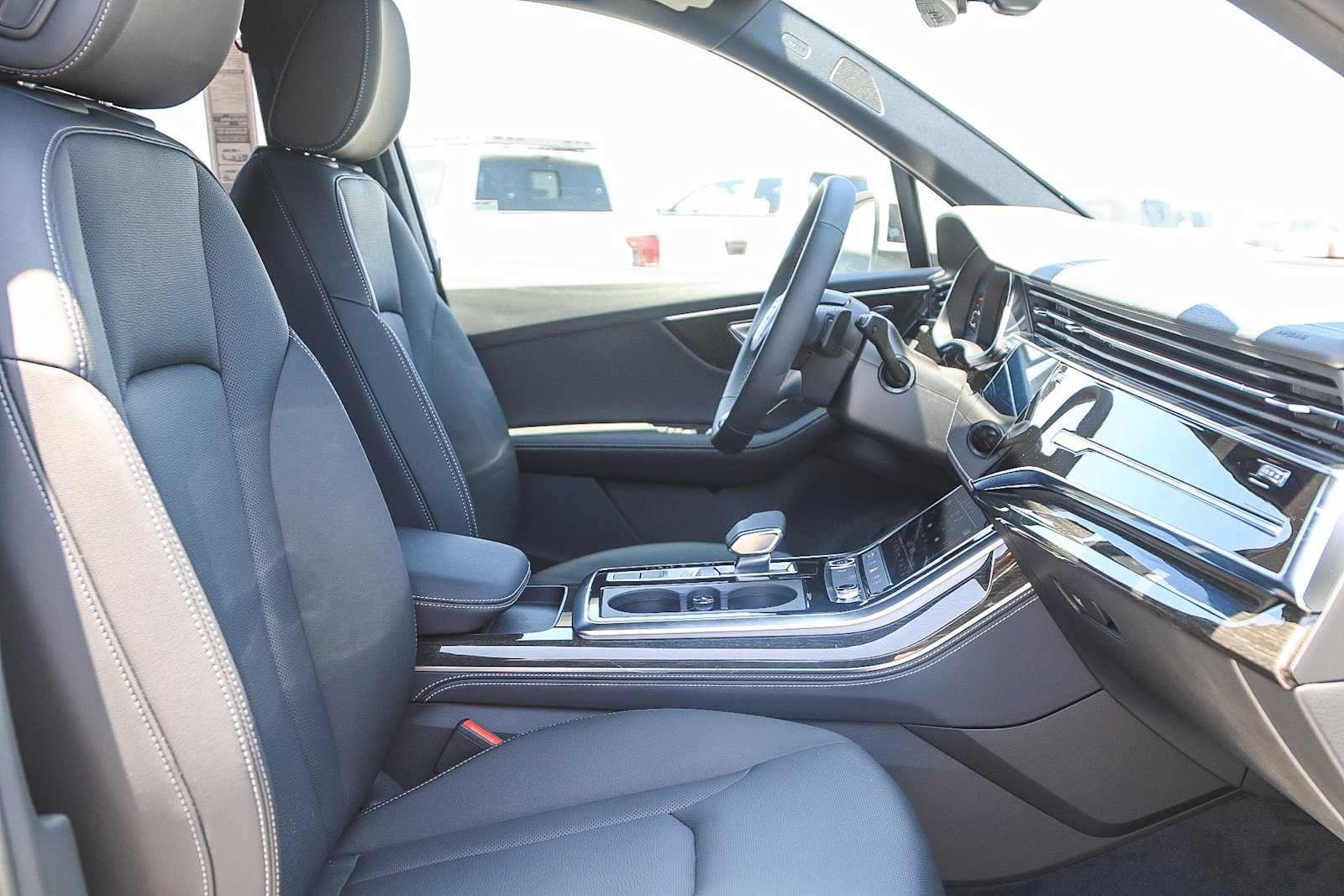 Thumbnail: 2025 Audi Q7 - 17