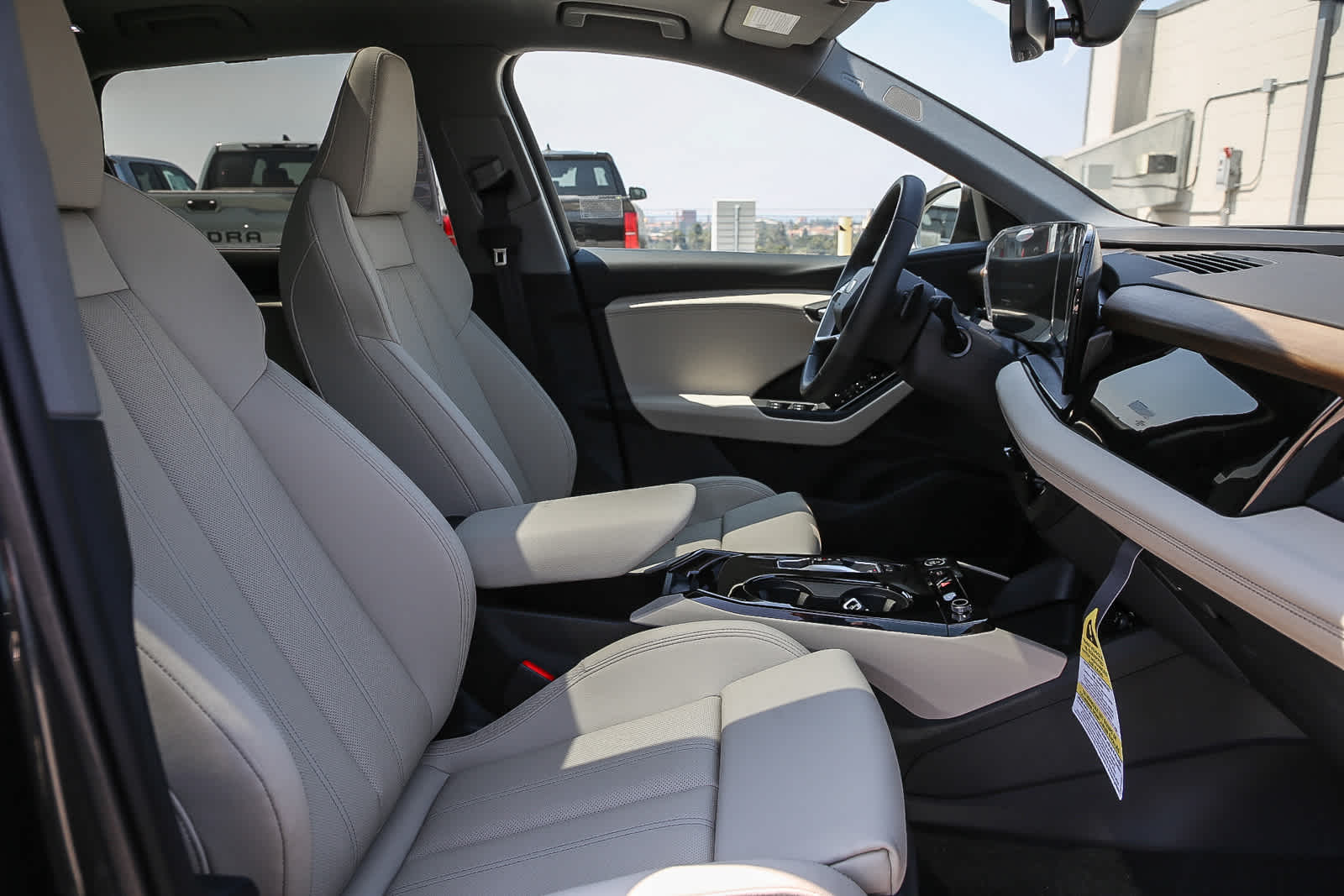 Thumbnail: 2025 Audi Q6 e-tron - 16