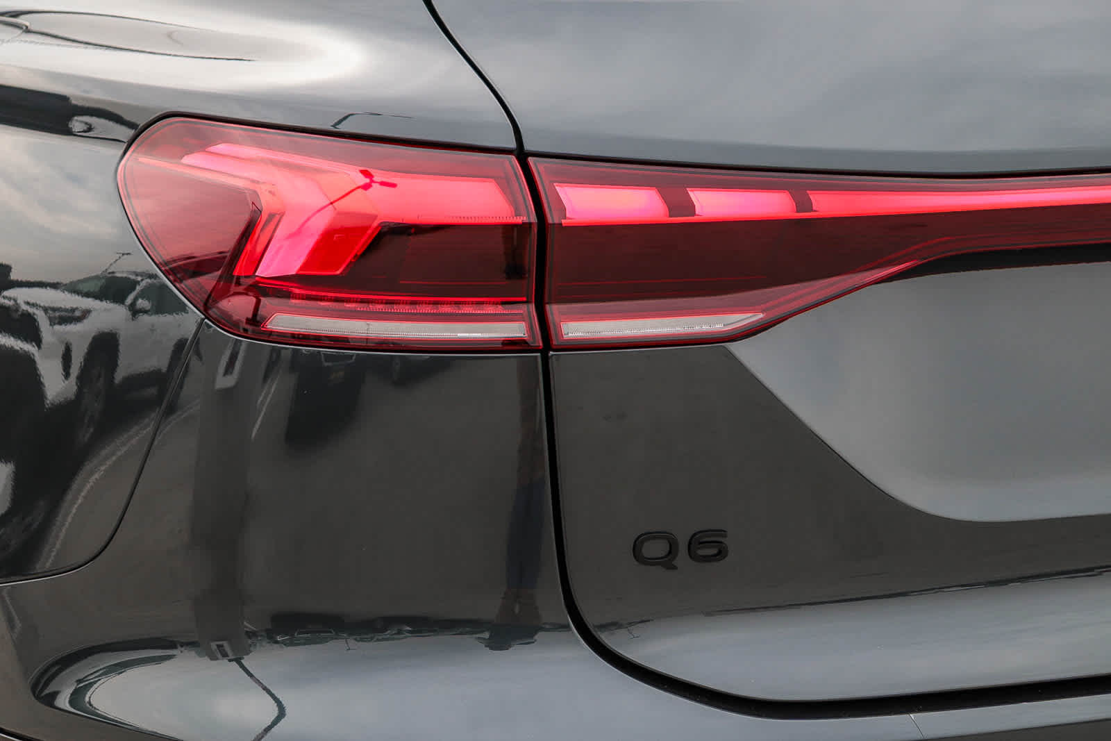 Thumbnail: 2025 Audi Q6 e-tron - 12