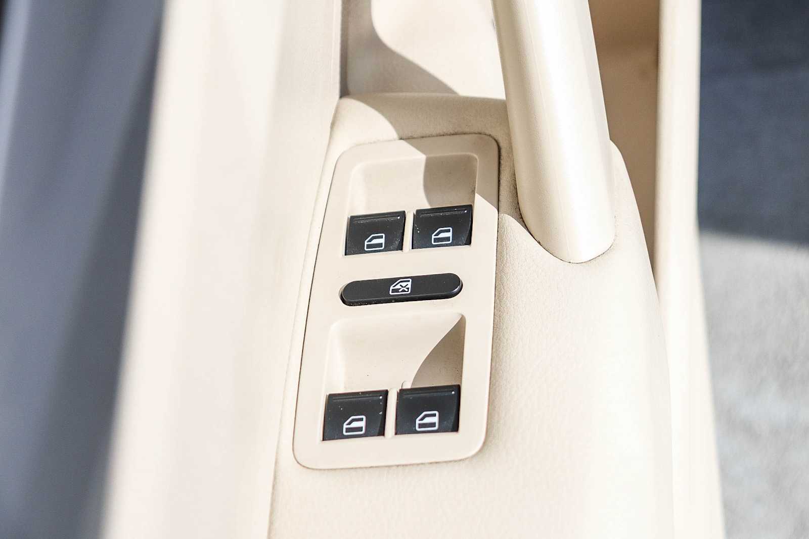 Thumbnail: 2015 Volkswagen Passat - 26