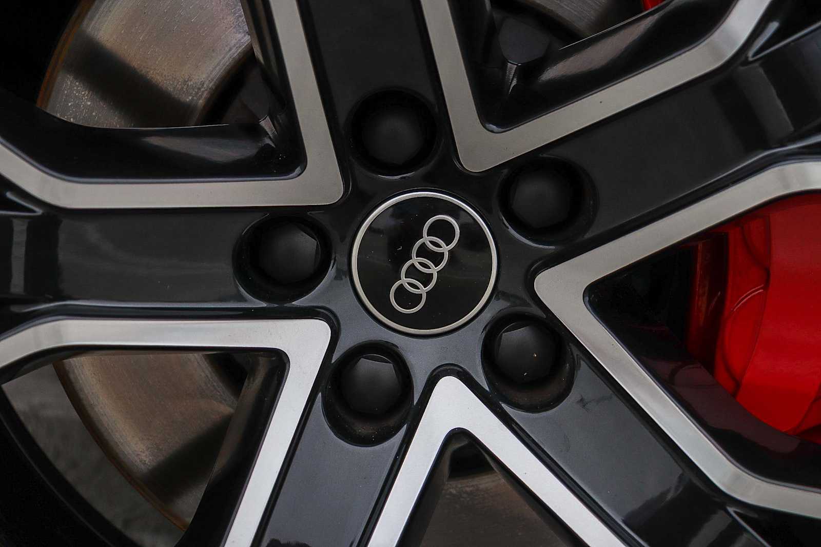 Thumbnail: 2023 Audi Q8 - 15