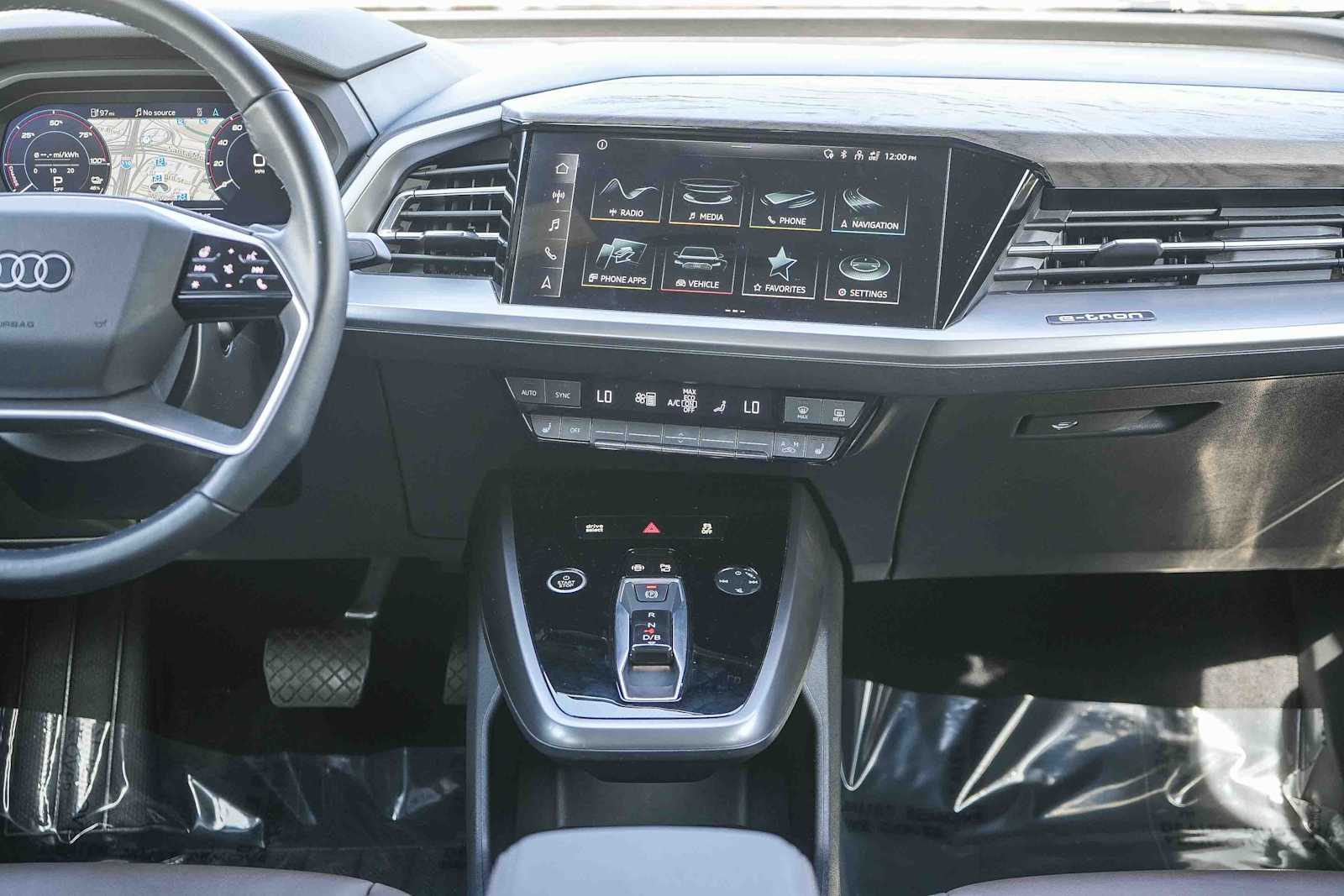 Thumbnail: 2023 Audi Q4 e-tron - 17