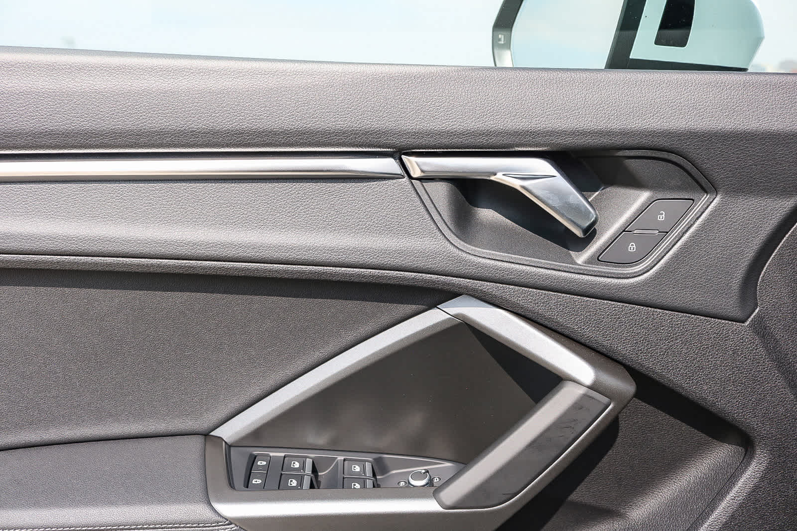 Thumbnail: 2025 Audi Q3 - 30