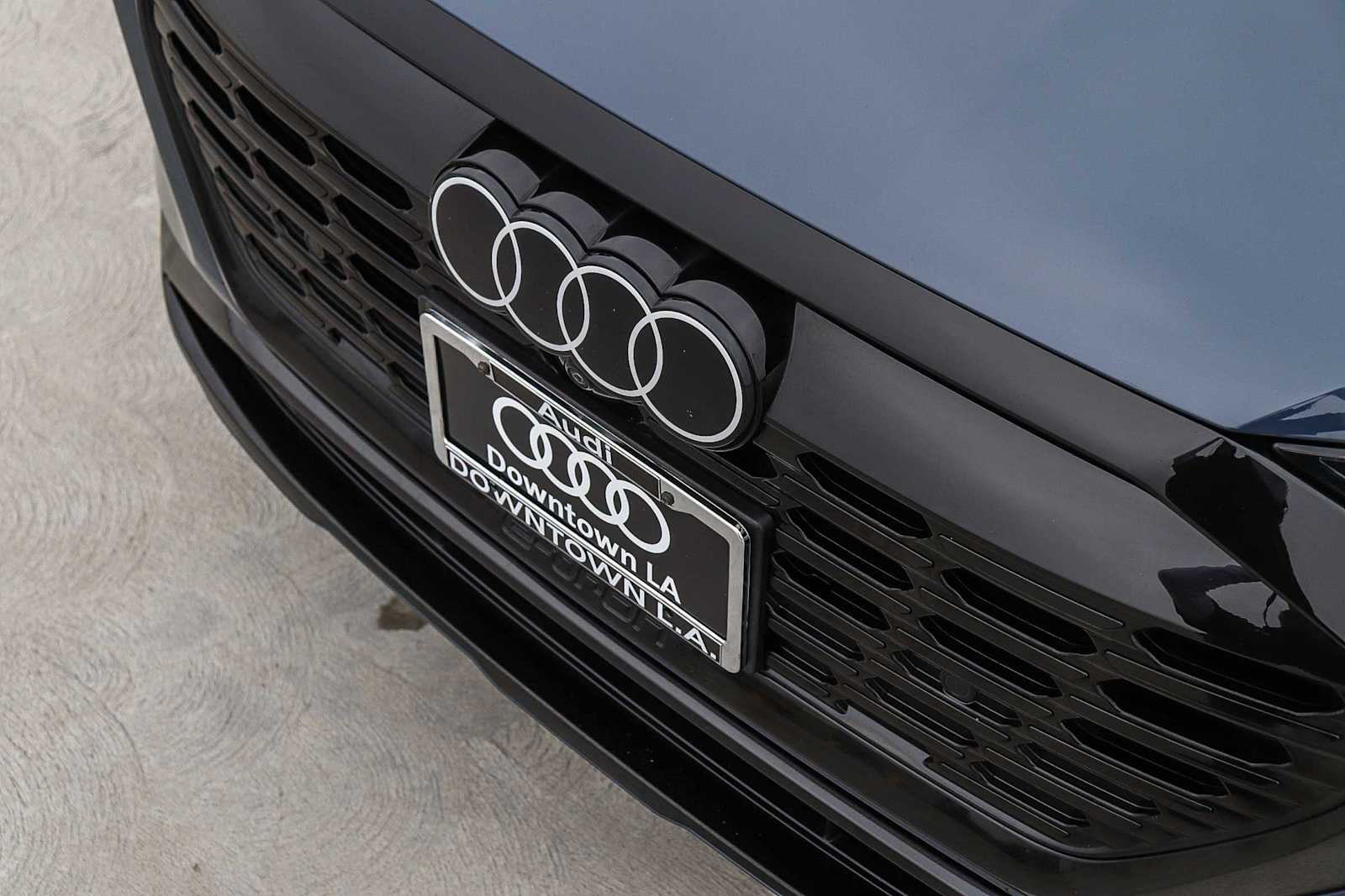 Thumbnail: 2024 Audi Q8 e-tron - 8