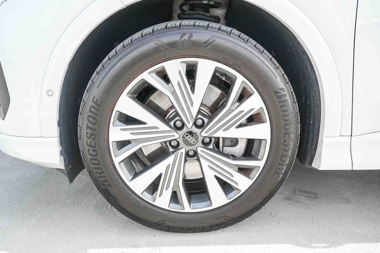 Thumbnail: 2023 Audi Q4 e-tron - 14