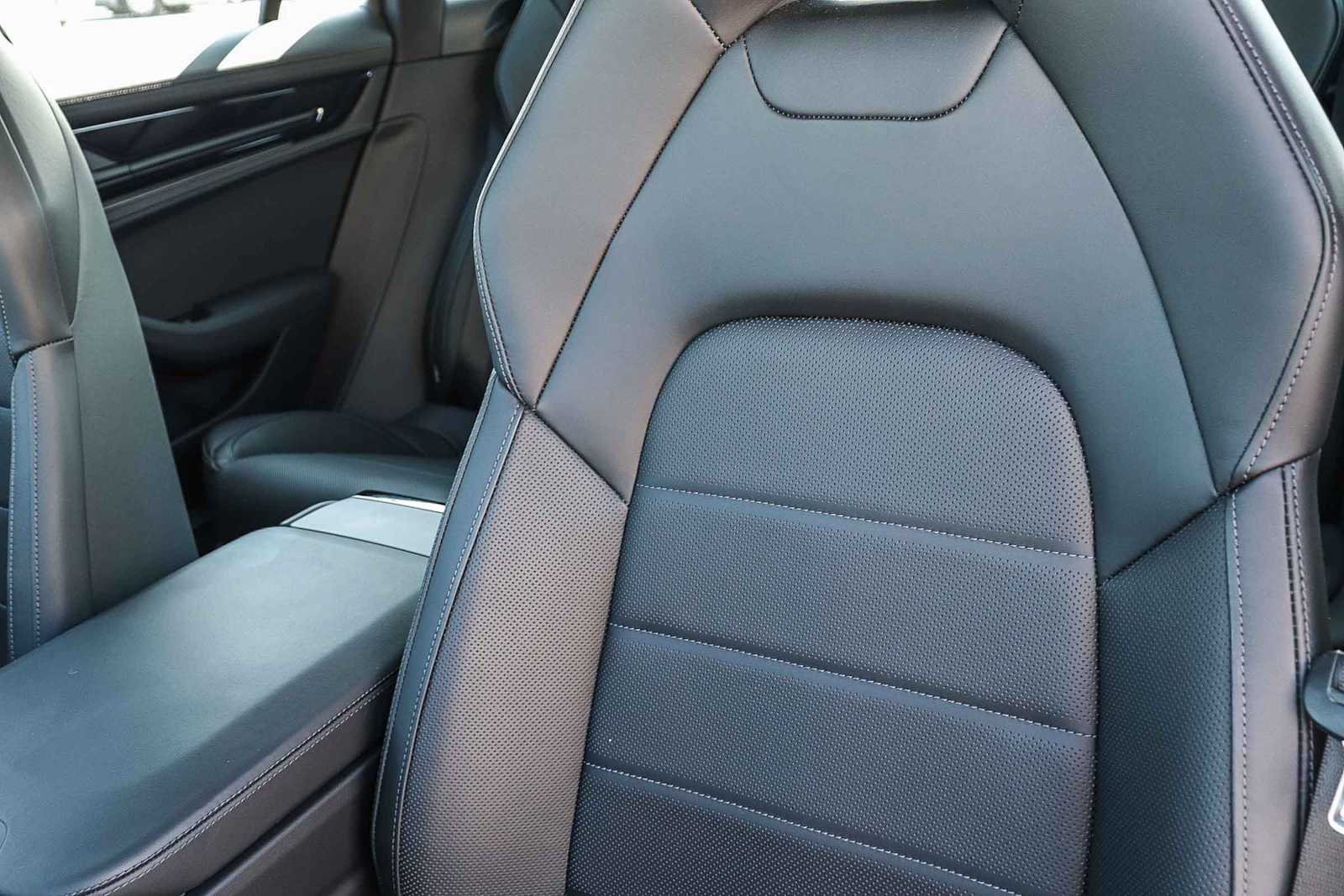 Thumbnail: 2025 Porsche Panamera - 35