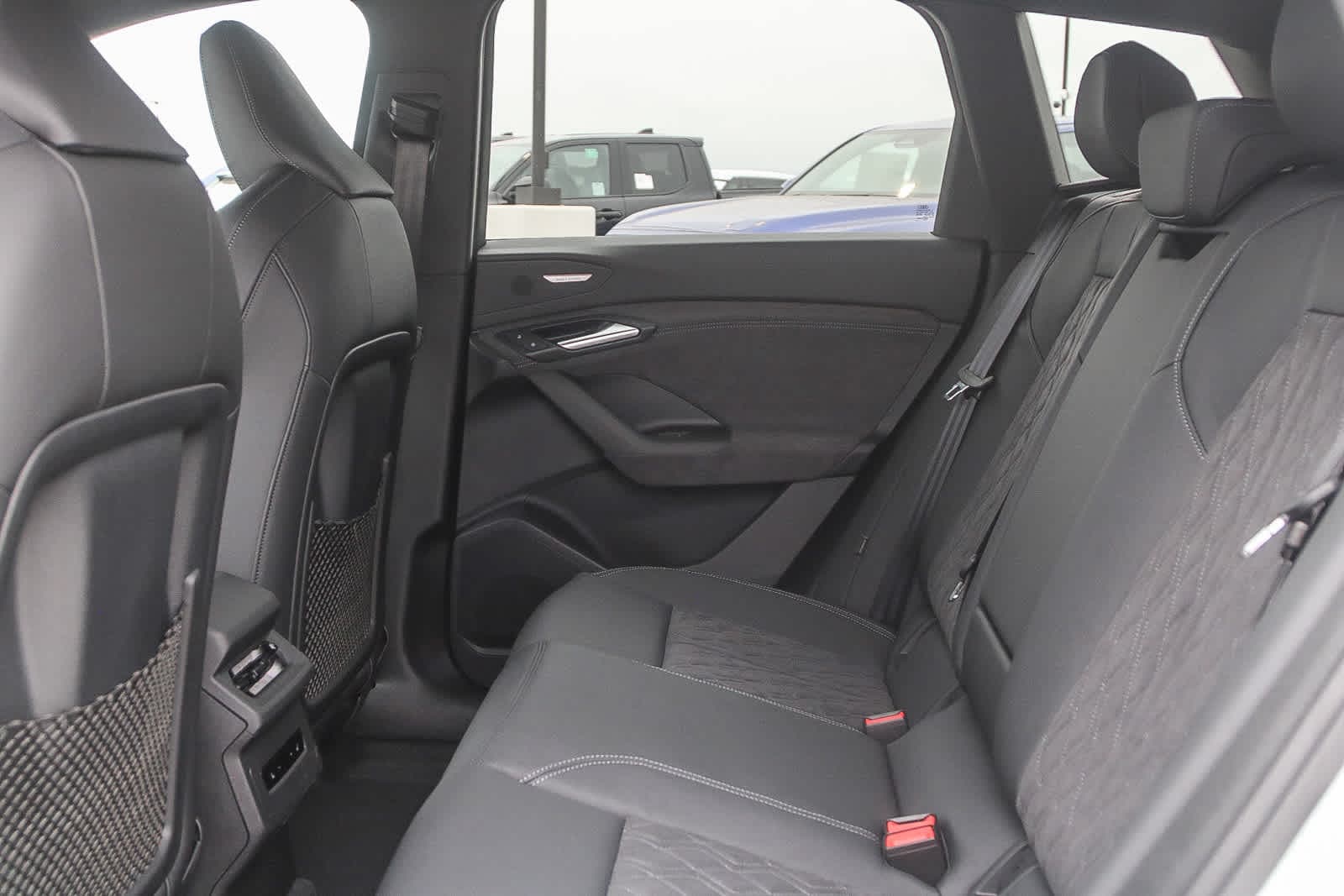 Thumbnail: 2025 Audi SQ6 e-tron - 18