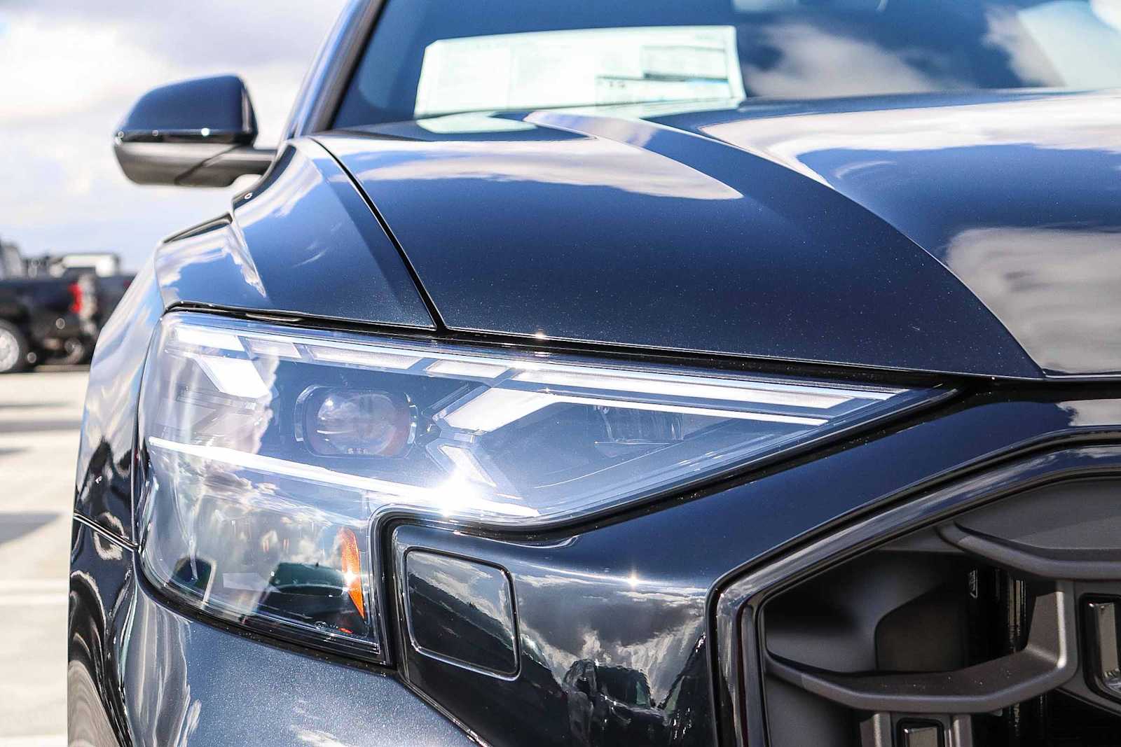 Thumbnail: 2026 Audi Q8 - 9