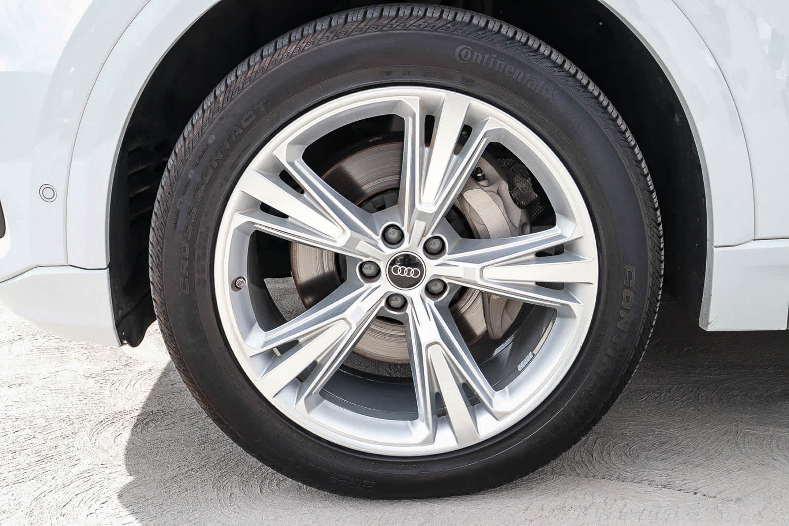 Thumbnail: 2023 Audi Q8 - 28