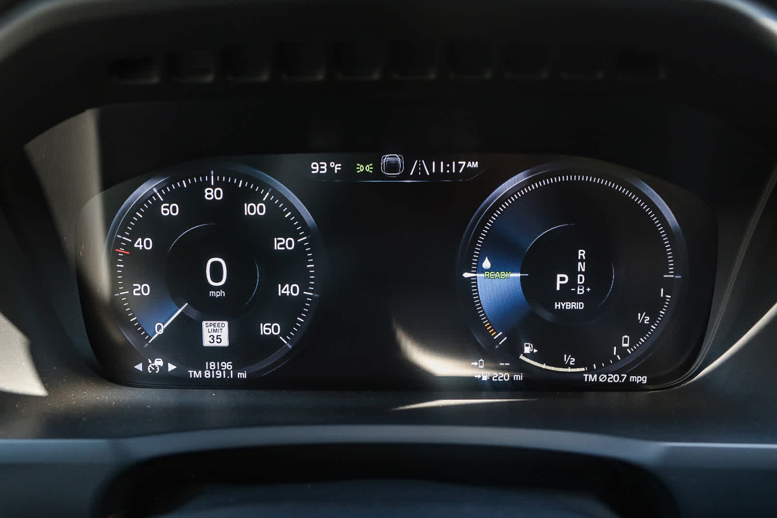 Thumbnail: 2022 Volvo XC90 - 24