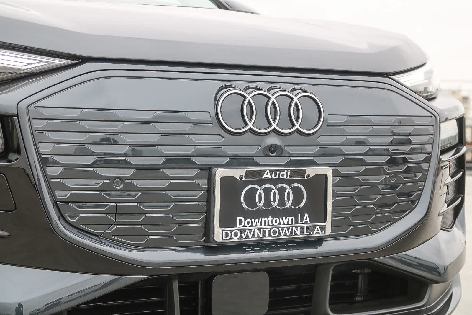 Thumbnail: 2025 Audi Q6 e-tron - 5