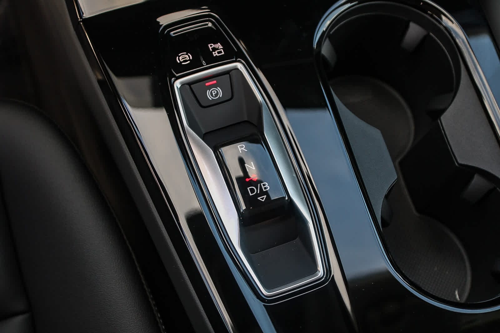 Thumbnail: 2025 Audi Q6 e-tron - 21